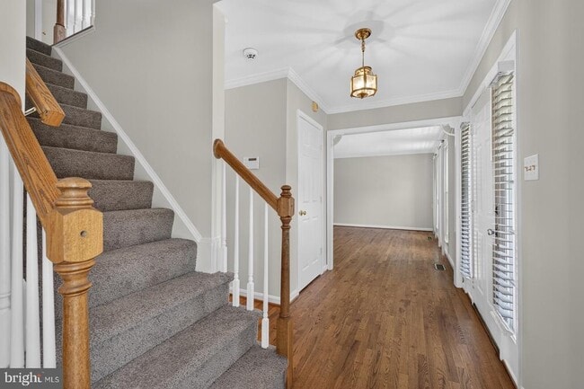 Building Photo - 811 Chatsworth Dr
