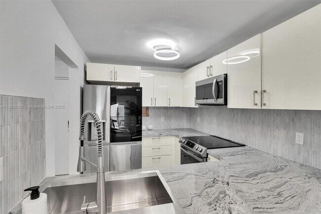 Foto del edificio - 3527 NE 168th St