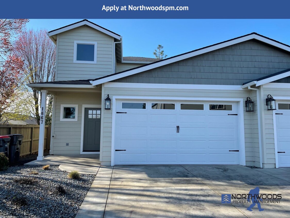 Primary Photo - Beautiful Newer Build 1855 Square Foot 3 B...