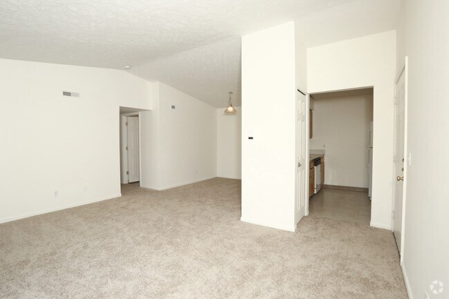 Sala de estar del tercer piso - Tammany on the Ponds Apartments