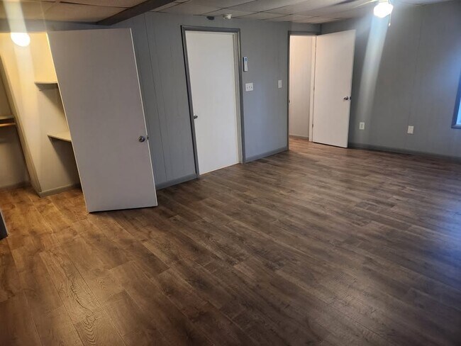 Foto del edificio - 245 Bishops Glen Dr