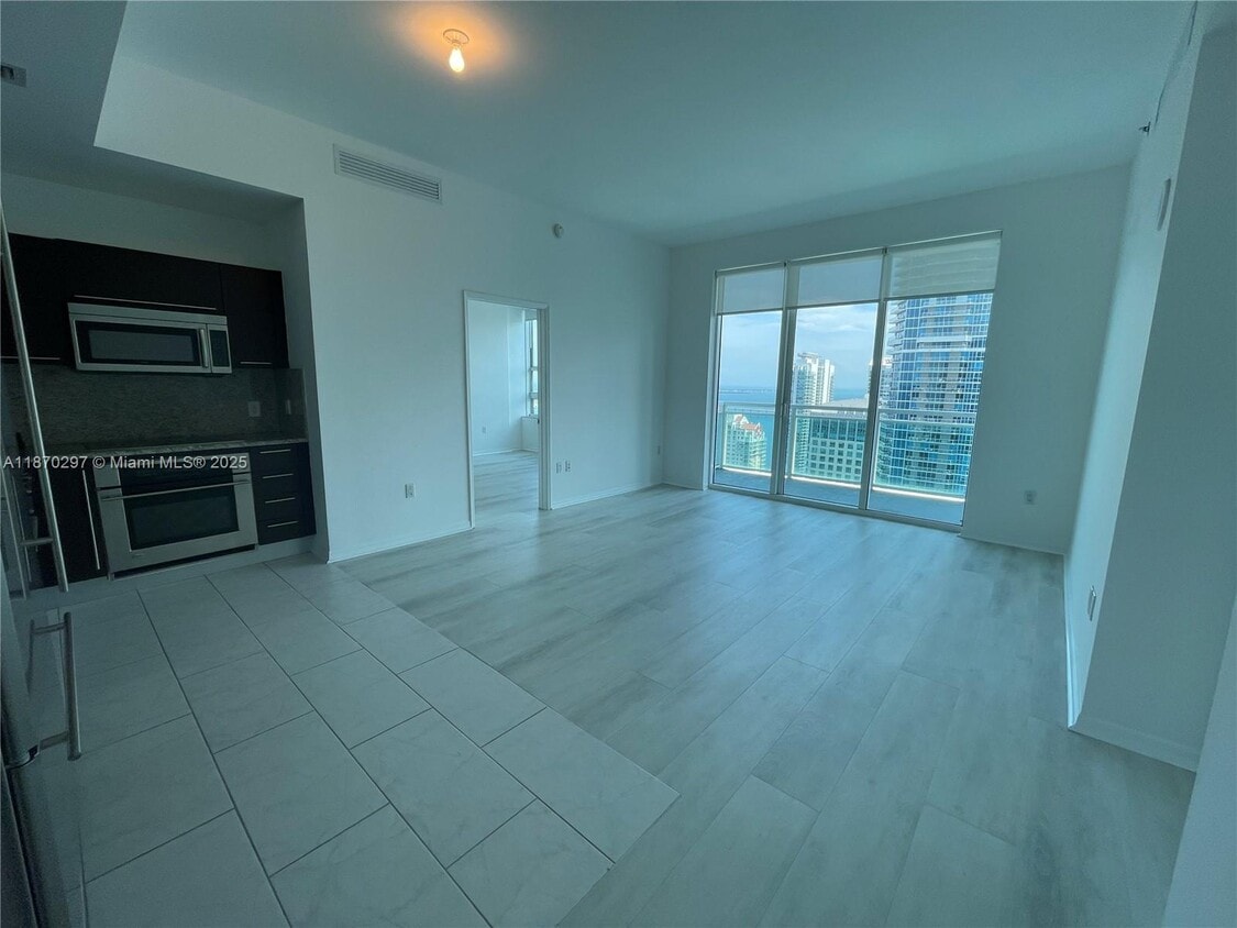 Primary Photo - 950 Brickell Bay Dr