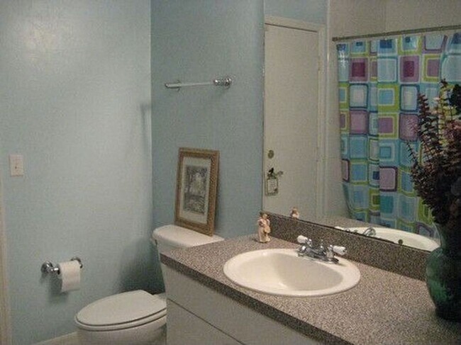 Photo - 4 Bed / 3 Bath House! Close to UF & Everyt...