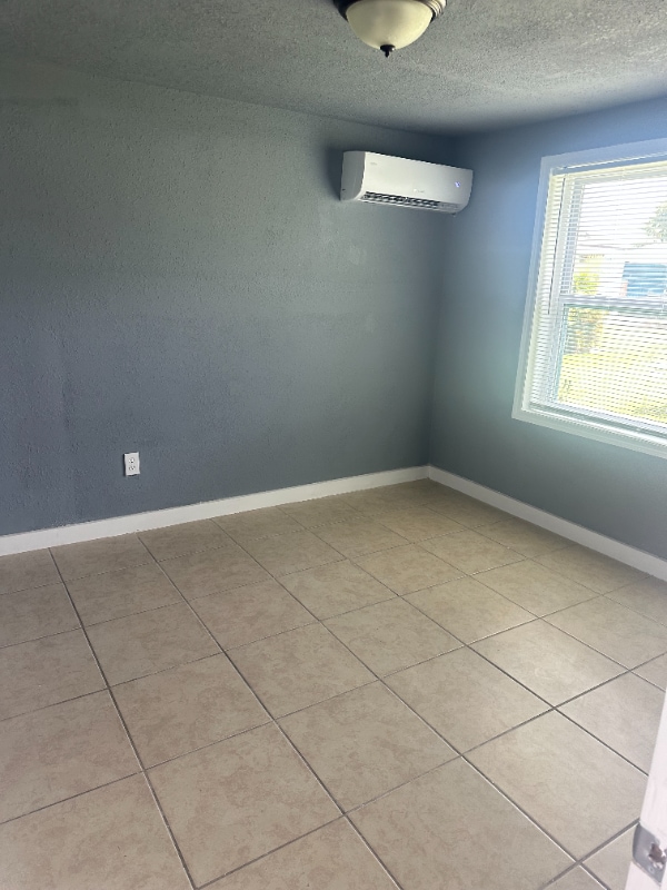 Building Photo - 1064 N Tamiami Trl