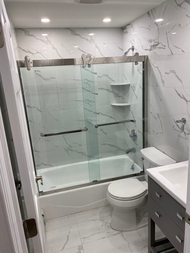 Main Full bathroom pic 2 - 2029 125th St