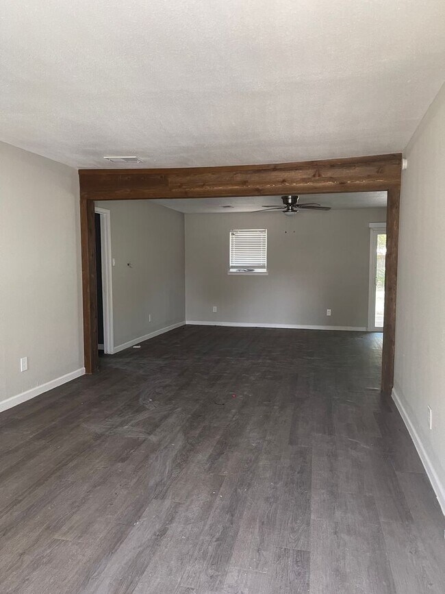 Foto del edificio - 2721 Ash Park Dr