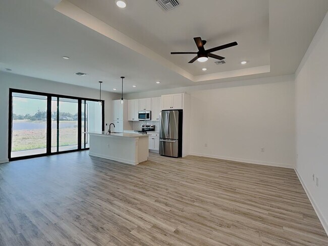 Foto del edificio - 26483 Explorer Rd