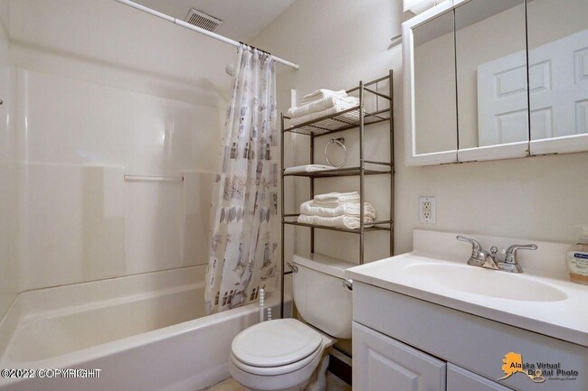 Building Photo - Akins Real Estate