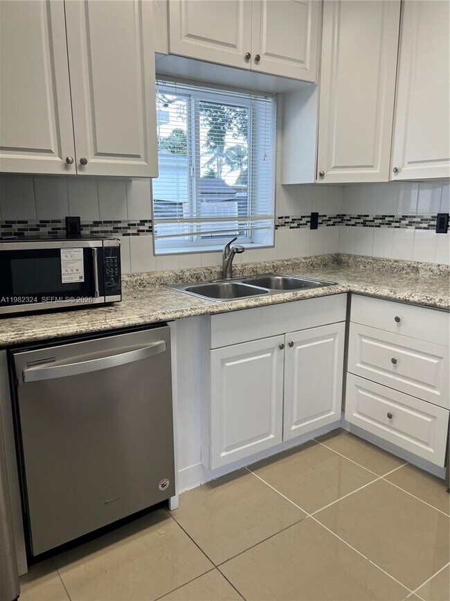 Foto del edificio - 1400 NE 175th St