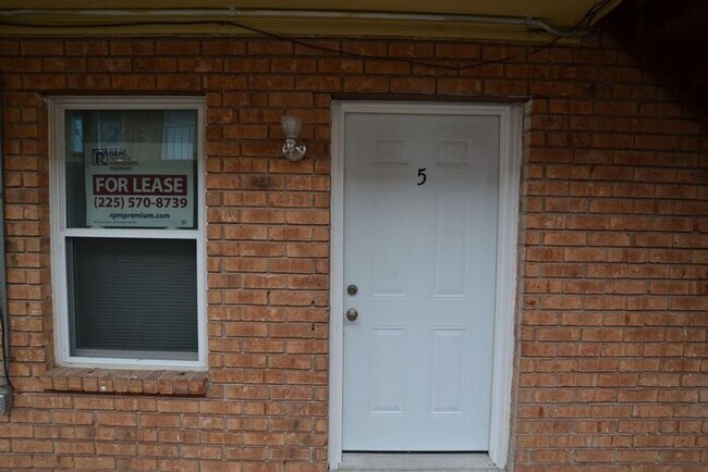 Building Photo - 957 Grebe St