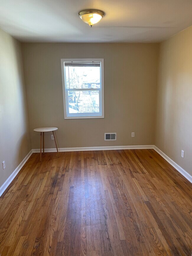 Comedor - 638 Fellows Ave