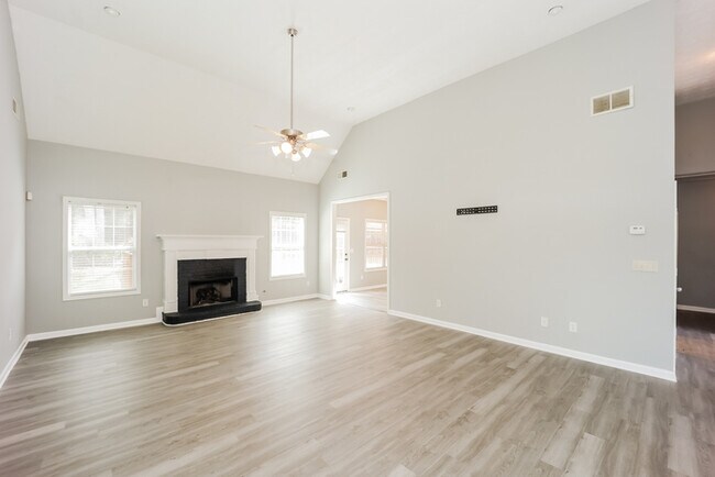 Building Photo - 338 Interlake