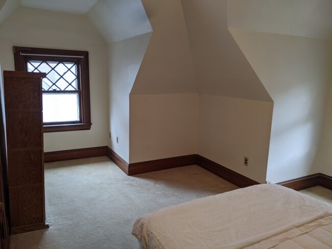 Building Photo - 588 Huron Ave