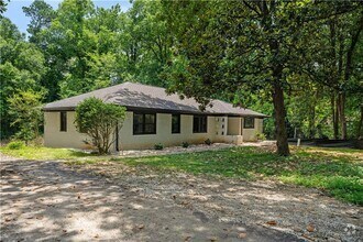 Building Photo - 3757 Peachtree Dunwoody Rd