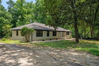 Building Photo - 3757 Peachtree Dunwoody Rd