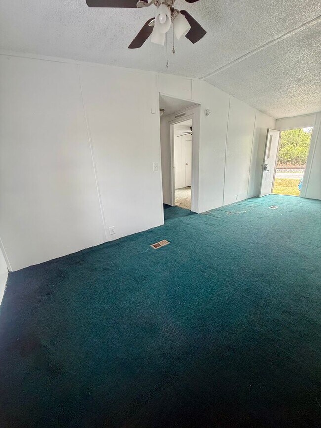 Building Photo - 3 Bed 2 Bath Mobile Home Under Renovations