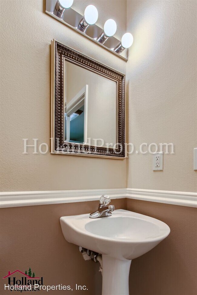 Foto del edificio - 2 br, 2.5 bath House - 656 NW Brookhill Lane