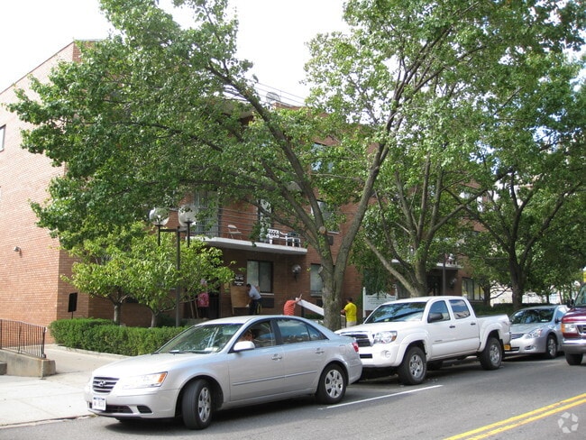 Building Photo - 119-40 Metropolitan Ave