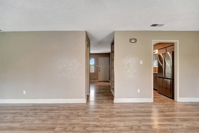 Building Photo - 3826 Willow Springs Ln