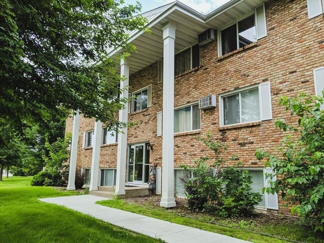 Building Photo - Experience Cozy Living in Our One-Bedroom ...