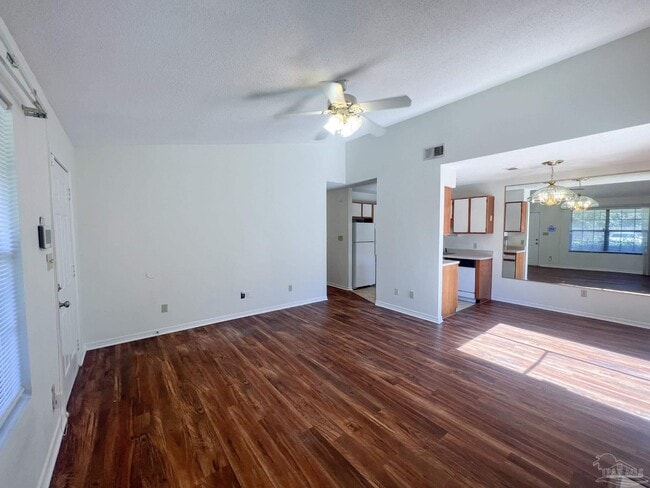 Foto del edificio - 4456 Bellview Ave