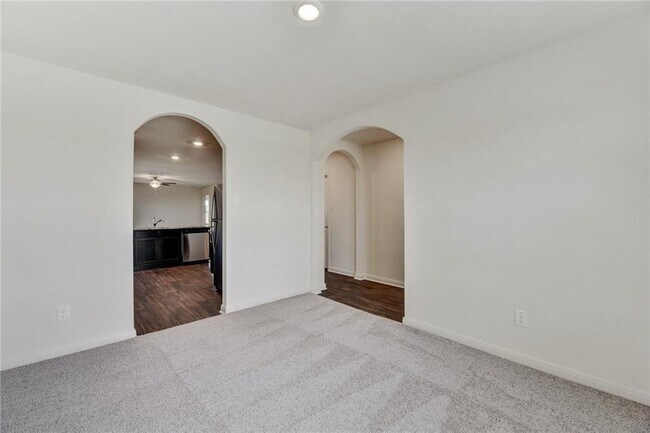 Building Photo - 18520 Quiet Range Dr