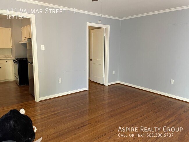 Building Photo - Newly Remodeled 1 bedroom duplex apartment...