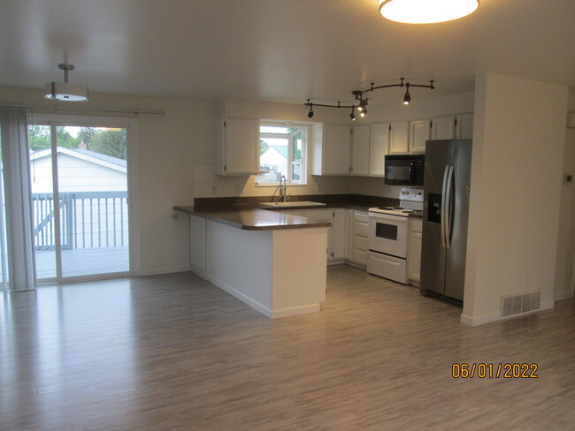 dining area + kitchen (range, fridge, dishwasher, microwave) - 2424 W Glass Ave