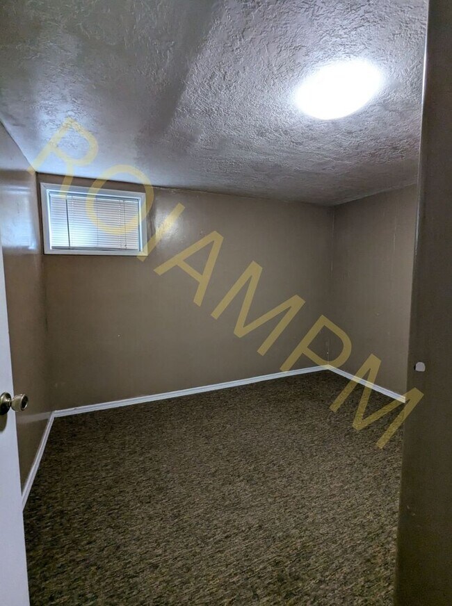 Foto del edificio - 2065 Falls Ave E