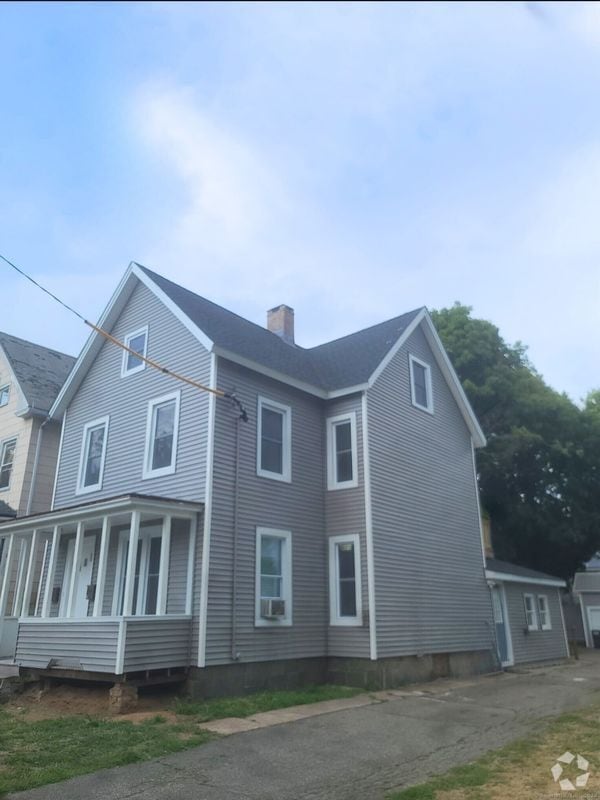 Building Photo - 131 Gilbert St