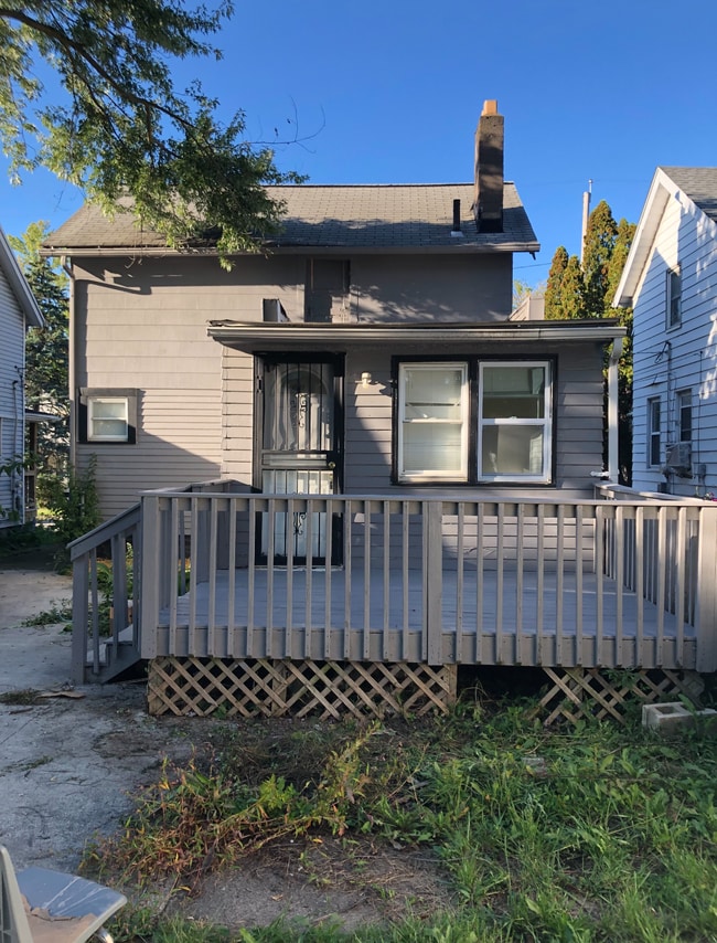 Building Photo - 10312 Nelson Ave