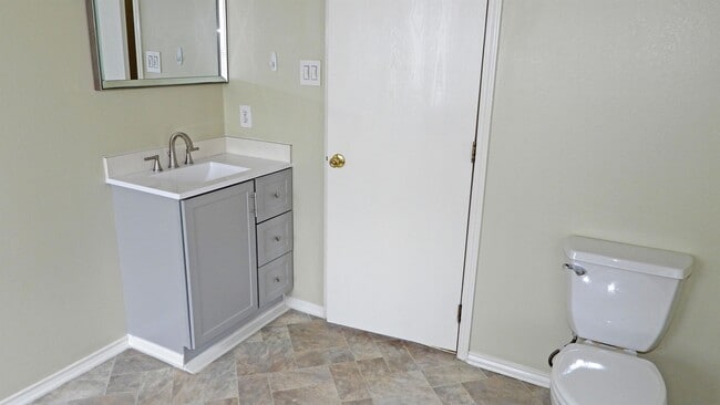 Building Photo - 6318 N 19th Ln