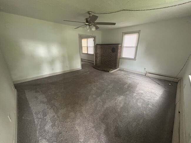 Foto del edificio - Charming 3 Bedroom 1 Bathroom Cape Cod Loc...