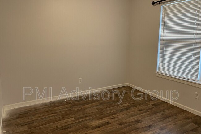 Building Photo - 2713 SE Taurus Ct