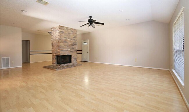 Building Photo - 9230 Palm Shores Dr