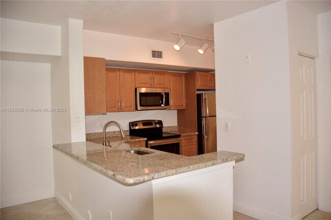 Foto del edificio - 2586 Centergate Dr