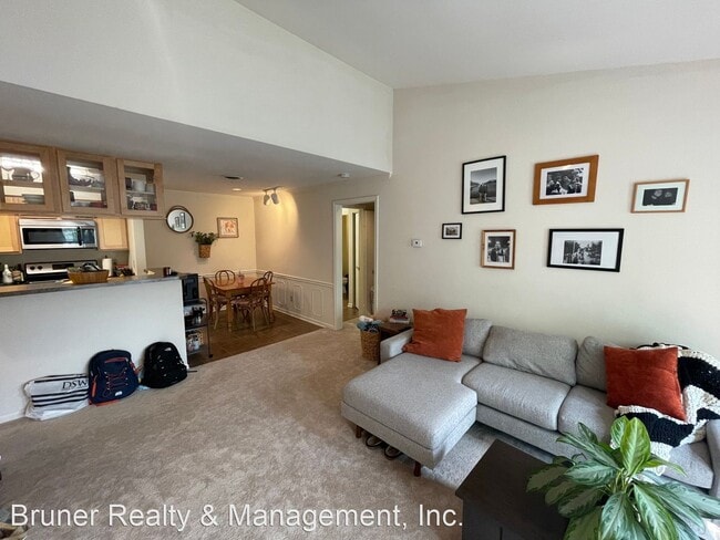 Building Photo - 1 br, 1 bath House - 13 Captain's Court, #8