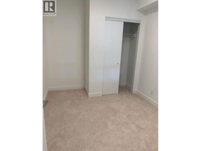 Photo du bâtiment - 2345 Rindall Ave