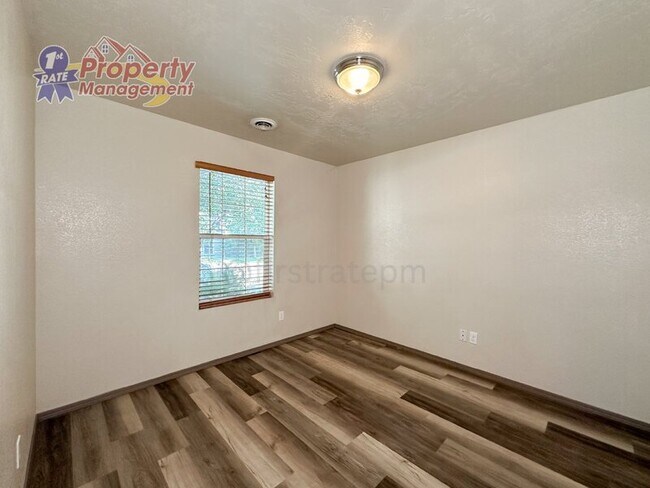 Building Photo - 9947 W Rustica St