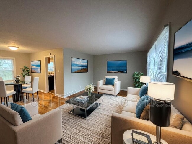 Building Photo - 2121 Gerrard Ave