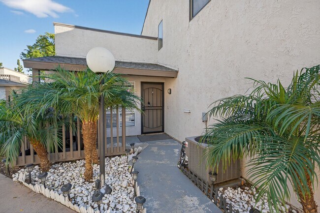 Foto del edificio - 3 Bedroom Townhome: Prime Location with Pool, Clubhouse and More!