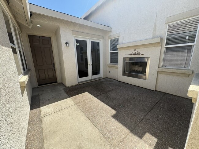 Building Photo - 5637 Lilyview Way