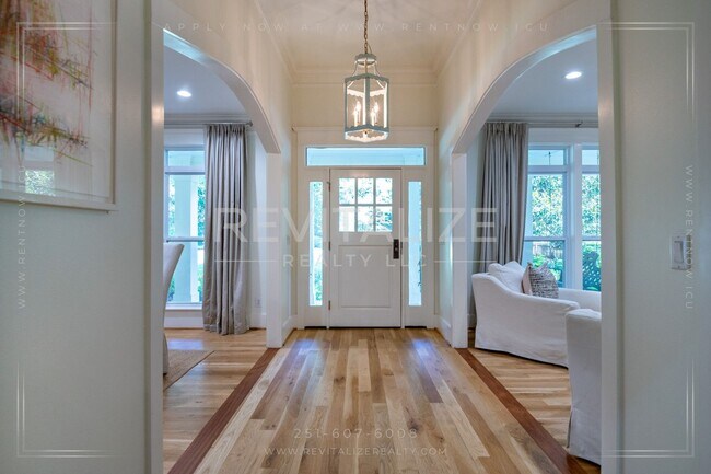 Building Photo - Stunning Furnished Home in Fairhope!
