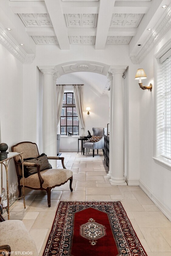 Primary Photo - 1355 N Astor St