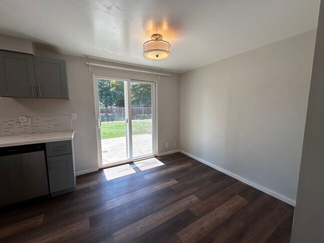 Foto del edificio - *Coming Soon* 3 Bedroom 2 Bath Single Fami...