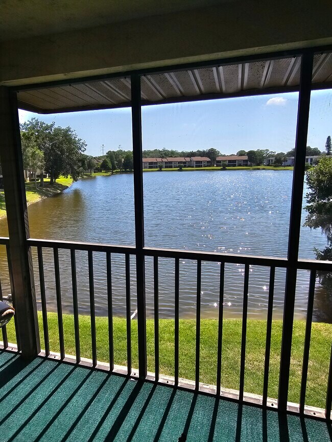 Foto del edificio - 210 Woodlake Wynde