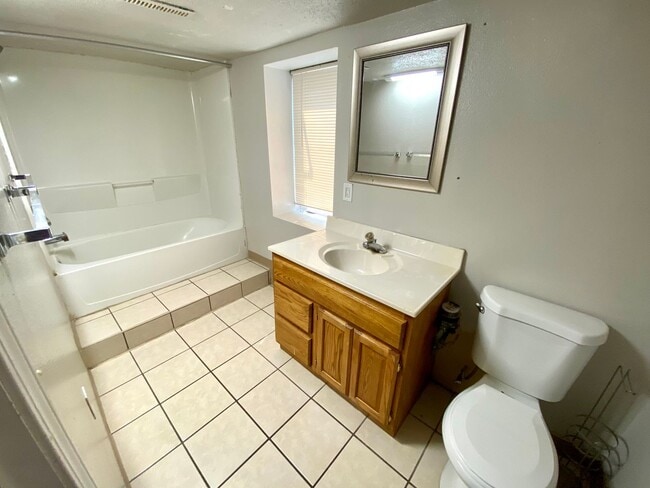 Building Photo - 3 bed/3bath home near NDSU