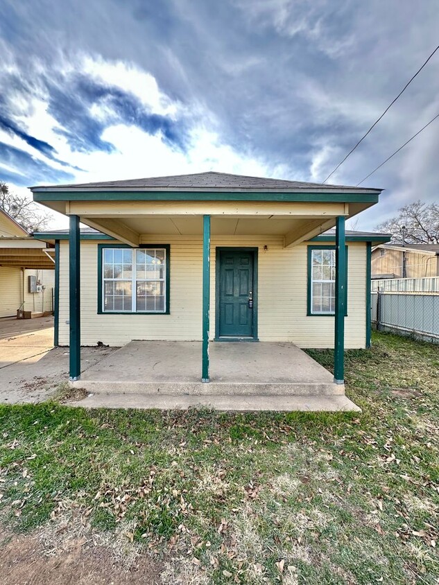 Primary Photo - Now Available - Cozy 2-Bedroom Home w/ Hug...