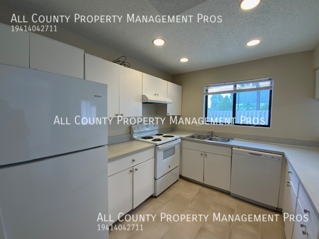 Building Photo - Spacious/Brand New Flooring/Awesome Amenit...