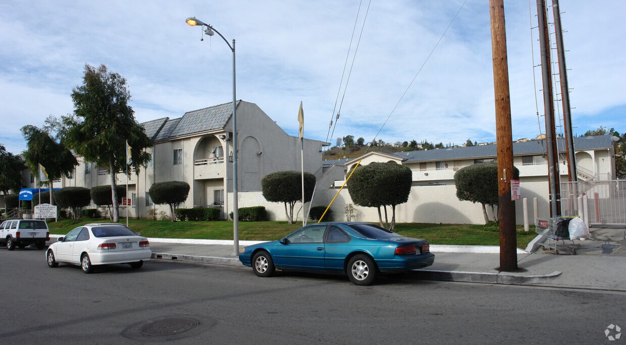 Building Photo - Nova Moonlight Garden Apartments